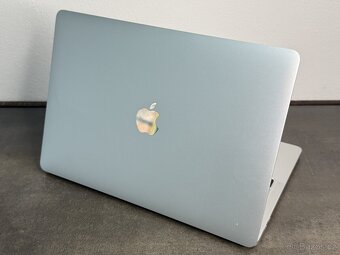 MacBook Pro 13'' 2020 / i5 / 16GB / 512GB SSD / Silver - - 5