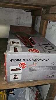 Hydraulický hever na 2.5T Skoro nový. - 5