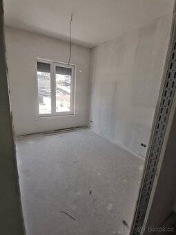 Nové investiční 2KK v nové energeticky úsporné rezidenci v Ř - 5