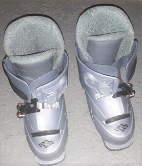 Prodám dětské lyžáky Munari, bota 244mm, stélka 18,5cm - 5