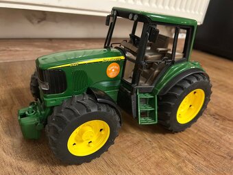 Traktor John Deere Bruder - 5