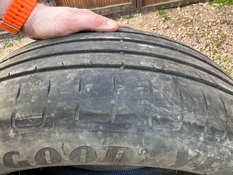 Goodyear grip 215/55/17 - 5