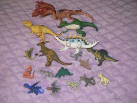 sada 17 dinosaurů - větší i menší + 1 pohyblivý pokemon - 5