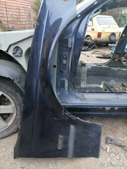 pravý přední blatník na Bmw e46 - 5