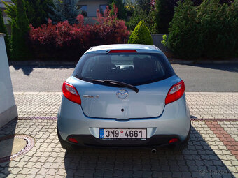 Prodám Mazda 2 1.3 63Kw benzín, r. 2009, nová v ČR. - 5