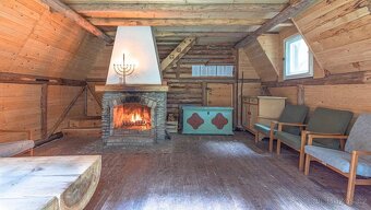 Lesní pozemek s dřevěnou chatou - 5