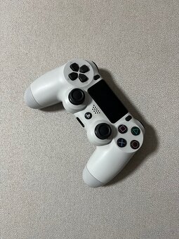 PlayStation 4 Pro - 5