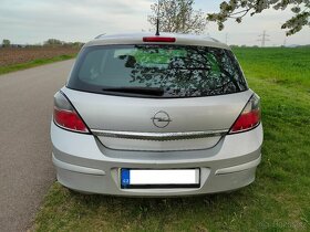 Opel Astra H 1,6 16V hatchback - 5