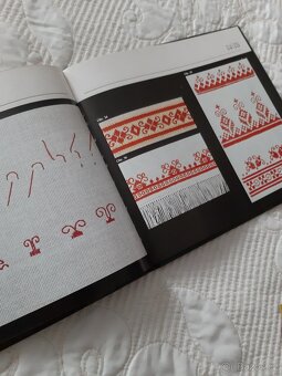 Kniha "Hladkovaná výšivka" + 2 časopisy + bavlnky - 5