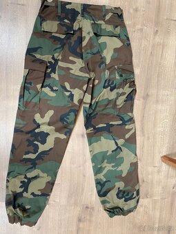 Stylové pánské maskáčové kalhoty - 5