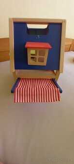 Detsky dreveny domecek pro mini panenky - 5