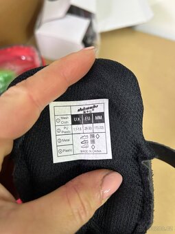 Rostoucí dětské kolečkové brusle růžové - 5