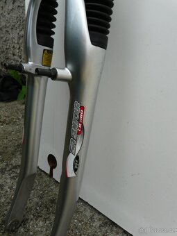 Odpružená vidlice Suntour CR 880 28" - 5