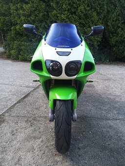 Kawasaki ZX7R - 5