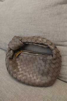 Dámská pletená kabelka hobo – šedá barva, nová - 5