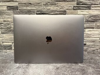 MacBook Pro 15" 2018 i7 / 32GB / 500 GB / Radeon Pro 560x - 5