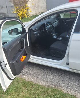 Volkswagen Passat sedan - 5