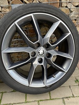 Škoda Octavia 3 Gemini alukola 18, letní pneu 225/40 - 5