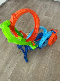 Hot Wheels dráha se čtyřmi smyčkami - 5