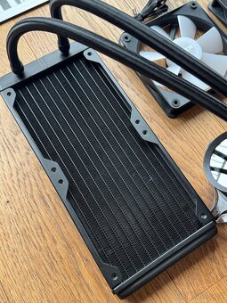 Vodní chlazení NZXT KRAKEN 240 RGB s LCD displejem - 5