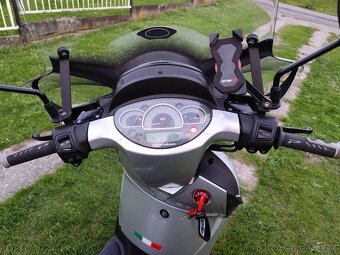 Aprilia Scarabeo 200ie - 5