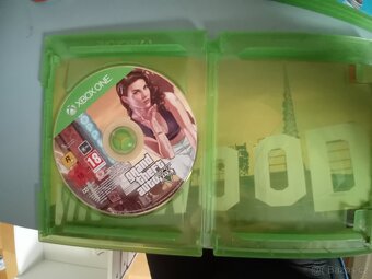 Xbox One s - 5