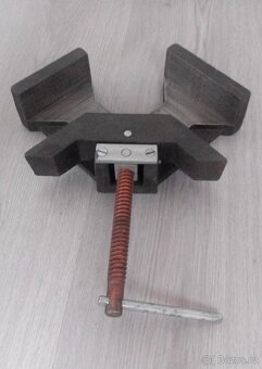 Pravoúhlá svařovací litinová dvouosá svěrka / svěrák - 5