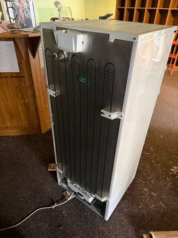 Chladicí vitrína Beko - 5