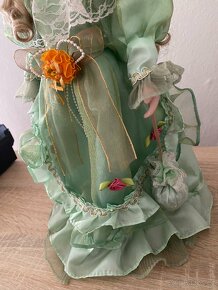 Panenka na podstavci - 5