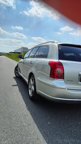 Toyota Avensis D4D 2.2 - 5