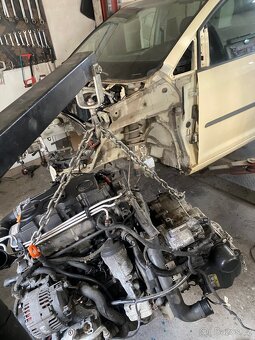 Volkswagen Touran 1.9tdi DSG 2011 - 5