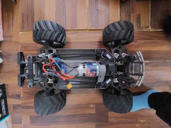 Traxxas E maxx 1/8 - 5
