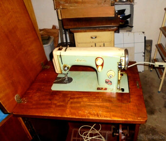 Šicí stroj Lada s elektrickým pohonem - 5
