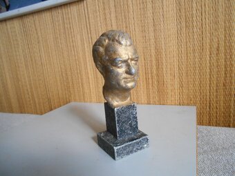 Stará, hliníková busta Klement Gottwald, výška 15 cm - 5