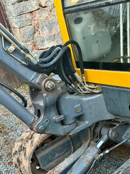 Minibagr Volvo EC25 - 5