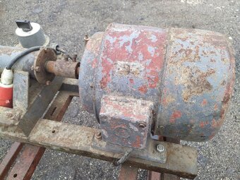 Kuželový stípač dřeva 2,2 kW, 380 V, se stolkem, na dřevo - 5