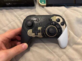 Nintendo Switch OLED Zelda TOTK Edition + Pro Controller - 5