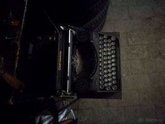 Zachovalý kufříkový psací stroj za dobrou cenu. - 5