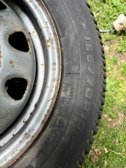 2ks kola s velmi hezkým zimním pneu Felicia 165/70 r13 - 5