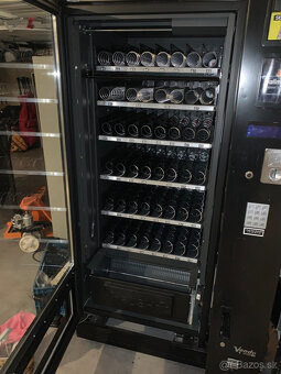 Prodám prodejní automat značky Vendo Sanden - 5