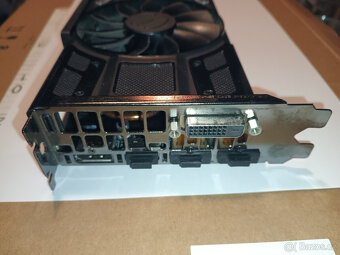 EVGA Geforce 1060 GTX 3 GB - 5