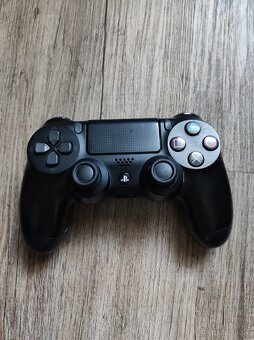 Ovladač PS4 - 5