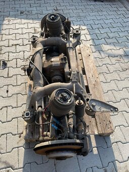 Přední a zadní náprava e61 535D - 5