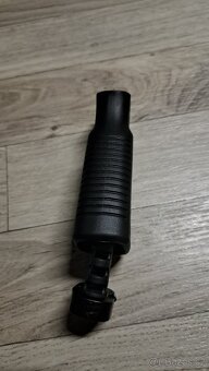 AR 15 polymerová pažbička DLG-060 - 5