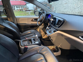 Chrysler Pacifica - 5