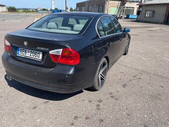 BMW 330d manuál - 5