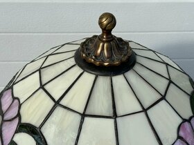 Velká lampa Tiffany vitrážové sklo a mosazná noha - 5