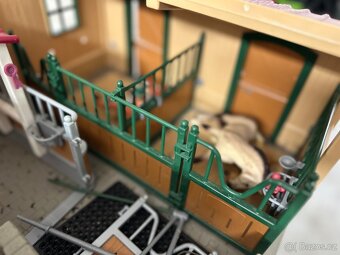 Stáj Schleich + mnoho doplňků - 5