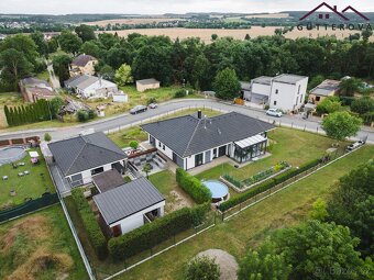 Elegantní rodinný dům s garáží a pozemkem 1.261 m2 v Městě T - 5