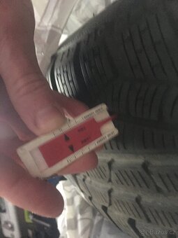 Prodám zimní pneu pirelli 225/55/17 - 5